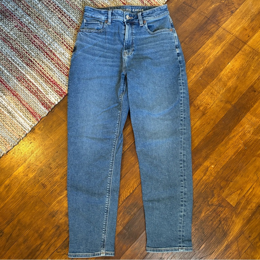 AE Hi-Rise Stretch Mom Jeans Medium Wash Blue